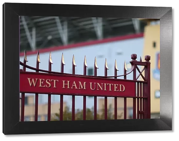 Decisive Clash: Battle for Points - West Ham United vs. Stoke City (December 12, 2015)