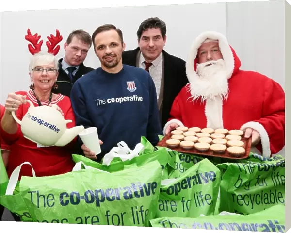 Matthew Etherington helps out Cooperative and Stoke City Community team
