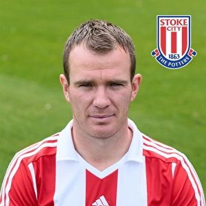 Glenn Whelan: Stoke City FC Player Headshot (2013-14)