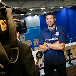 Jon Walters Engages Community: Netball Session with Stoke City FC (April 2014)