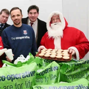 Matthew Etherington helps out Cooperative and Stoke City Community team