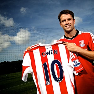 Past Players Collection: Michael Owen