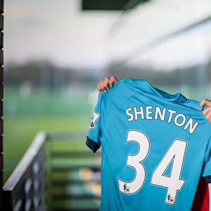 Ollie Shenton signs his professional contract