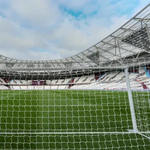 Season 2016-17 Framed Print Collection: West Ham v Stoke City