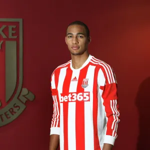 Past Players Photographic Print Collection: Steven Nzonzi