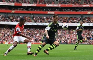 Images Dated 23rd September 2013: Clash at The Emirates: Arsenal vs Stoke City - September 22nd