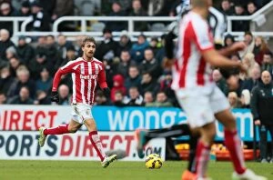 Newcastle Utd v Stoke City Collection: Clash of the Magpies and Potters: Newcastle United vs Stoke City (February 8, 2015)