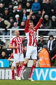 Newcastle Utd v Stoke City Collection: Clash of the Magpies and Potters: Newcastle United vs Stoke City (February 8, 2015)