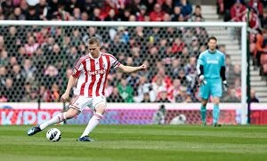 Stoke City v Manchester United Collection: The Epic Clash: Stoke City vs Manchester United (April 14, 2013)
