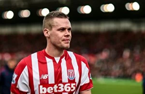Ryan Shawcross Collection: A Festive Football Rivalry: Stoke City vs Manchester United (December 26, 2015)