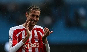 Peter Crouch Collection: Manchester City vs Stoke City: Clash at the Etihad (August 30, 2014)