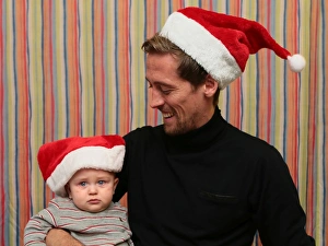 14-15 Liverpool Programme Gallery: Players visit North Staffs University childrens hospital