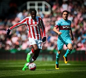 Images Dated 15th May 2016: Showdown at the Bet365 Stadium: Stoke City vs West Ham United - May 15, 2016