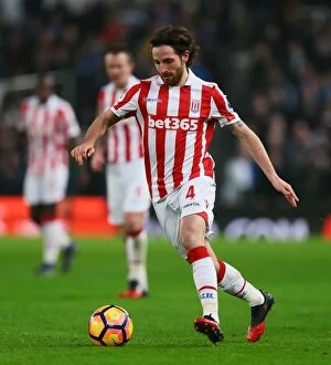 Stoke City v Leicester City Collection: Stoke City vs Leicester City: Premier League Clash at the bet365 Stadium - December 17, 2016