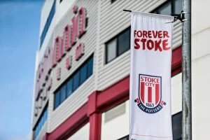 Stoke City v Manchester United Collection: Stoke City vs Manchester United: Clash at the Bet365 Stadium - February 1, 2014