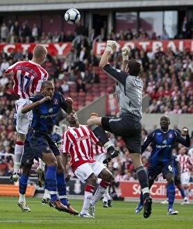 Images Dated 29th August 2009: Stoke City vs Sunderland: Clash of the Potters and Black Cats (2009)