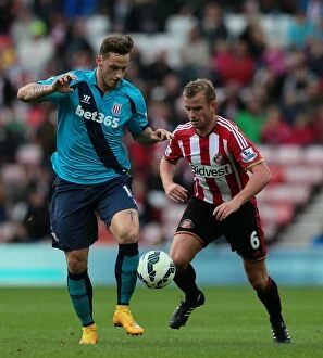Images Dated 8th October 2014: Sunderland vs Stoke City: Clash of the Championship Contenders (October 4, 2014)